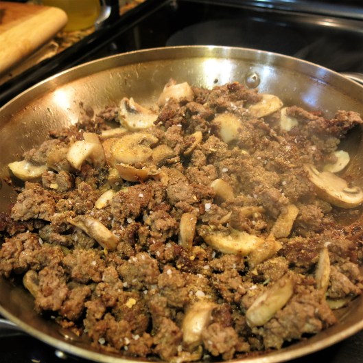 Browned Ground Beef with Mushrooms and Seasoning for Beef, Potato and Green Bean Skillet Dinner