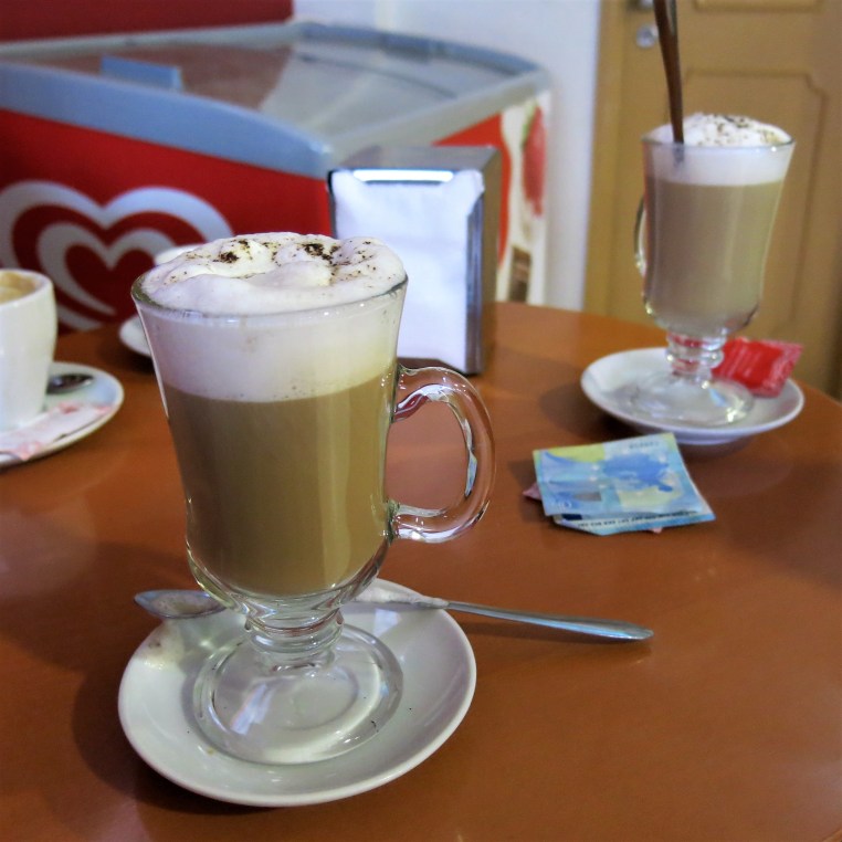 A Galão at a Pastelaria