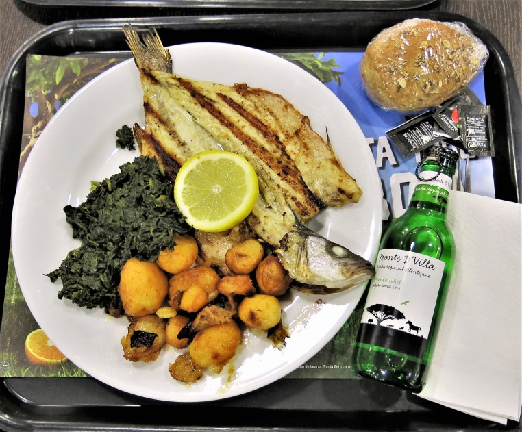 Dourada Grelhada with Spinach and Potatoes