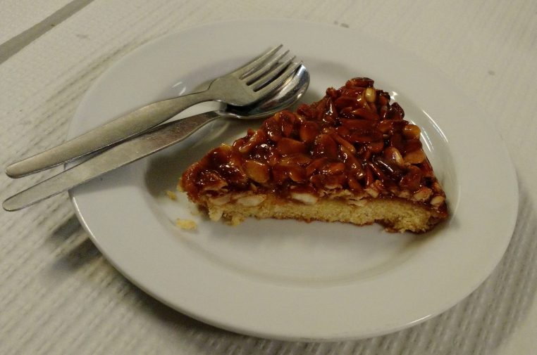 Tarte de Amendoa - Restaurante Ramires - Guia