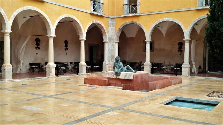 Courtyard in the Convento da Graça Pousada in Tavira - Algarve