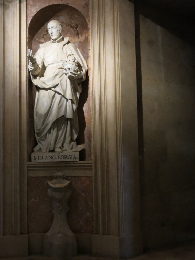 Statue - The Basilica - Mafra