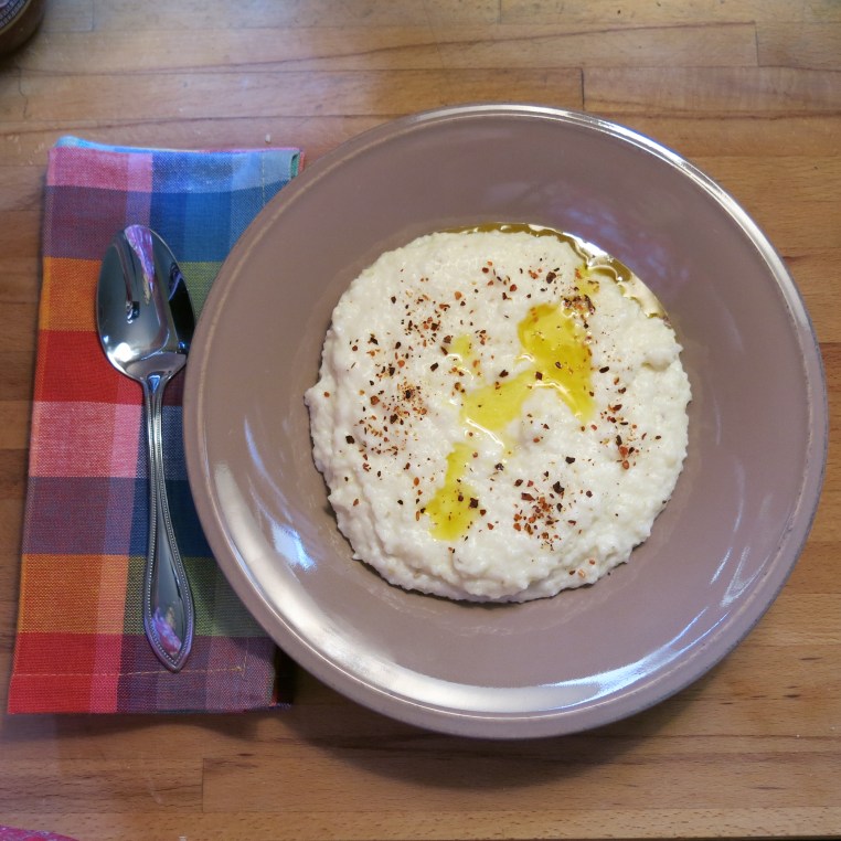 Northern Cornmeal Grits with Cheddar