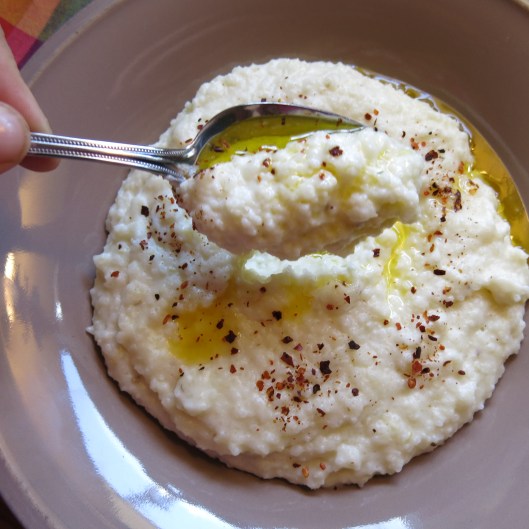Northern Cornmeal Grits with Cheddar