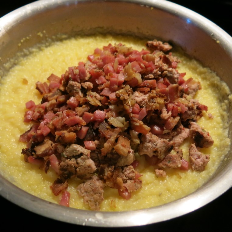 Northern Cornmeal Grits with Cheddar