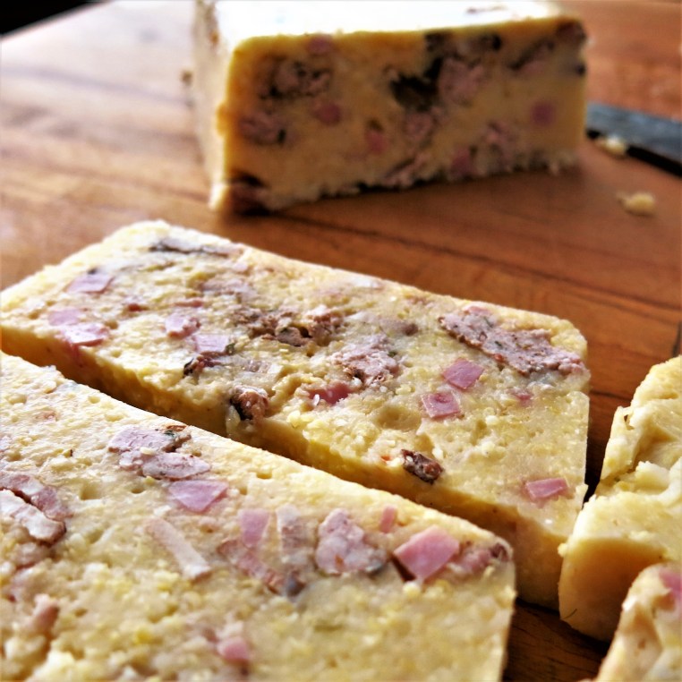 Northern Cornmeal Grits with Cheddar