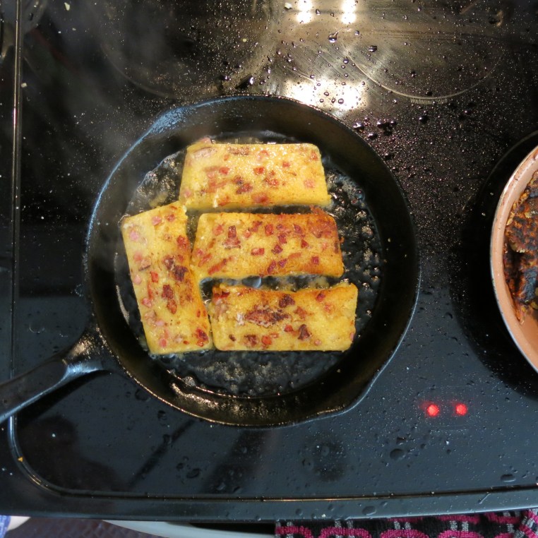 Northern Cornmeal Grits with Cheddar