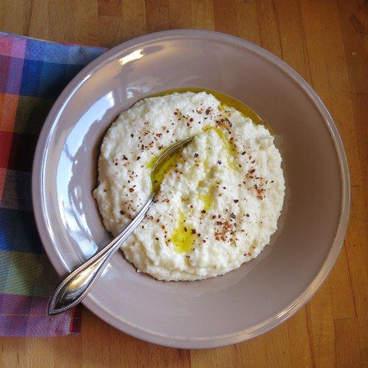 Creamy, Cheesy Grits